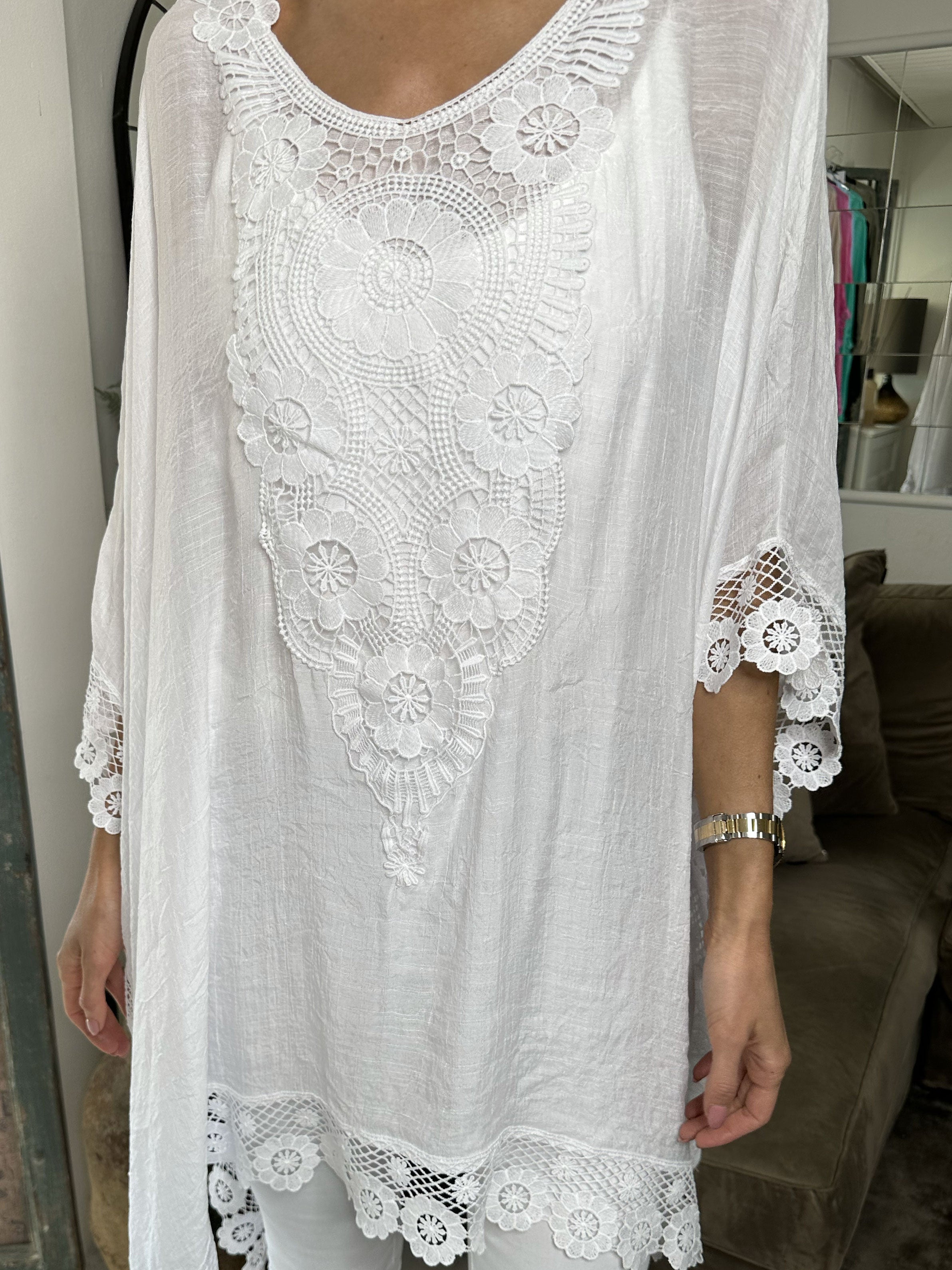 Leslie - Smuk tunika med blondekanter